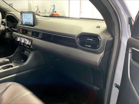 Used 2025 Honda Pilot Black Edition image 16