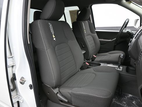 Used 2019 Nissan Frontier PRO-4X image 14