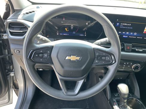Used 2025 Chevrolet TrailBlazer LT AWD/4WD image 16