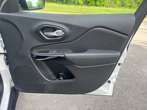 Used 2023 Jeep Cherokee Altitude Lux image 9