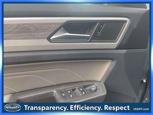 Used 2022 Volkswagen Atlas Cross Sport SE image 17