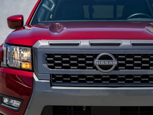Used 2025 Nissan Frontier SV w/ SV Convenience Package RWD image 5
