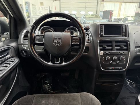 Used 2019 Dodge Grand Caravan SE FWD image 20