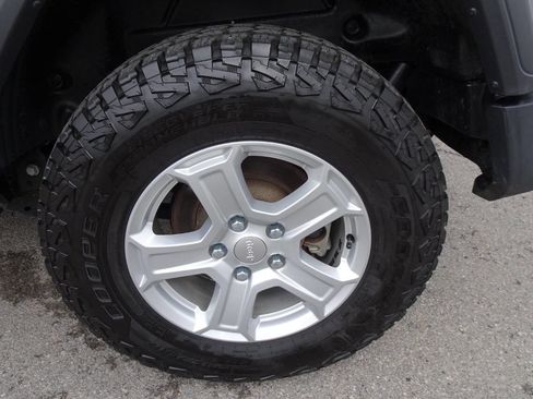 Used 2020 Jeep Wrangler Sport AWD/4WD image 11