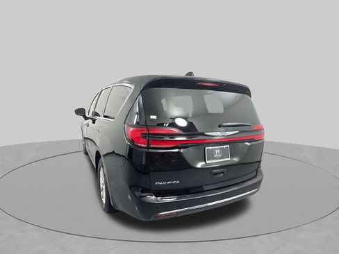 Used 2024 Chrysler Pacifica Touring-L FWD image 31