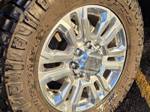 Used 2017 GMC Sierra 2500 SLT w/ Duramax Plus Package image 10