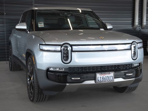 Used 2023 Rivian R1T Launch Edition image 9