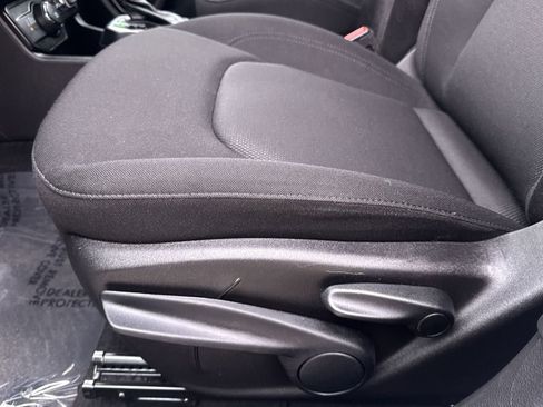 Used 2023 Jeep Renegade Latitude AWD/4WD image 14