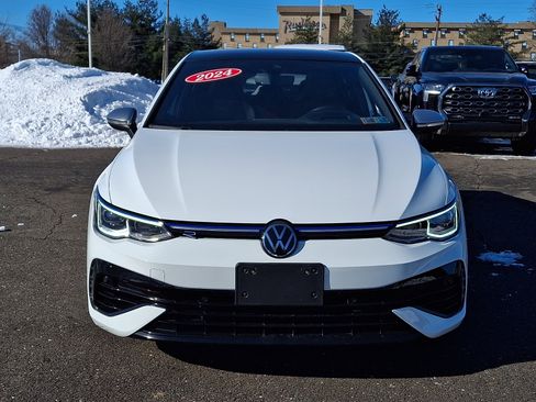 Used 2024 Volkswagen Golf R image 2