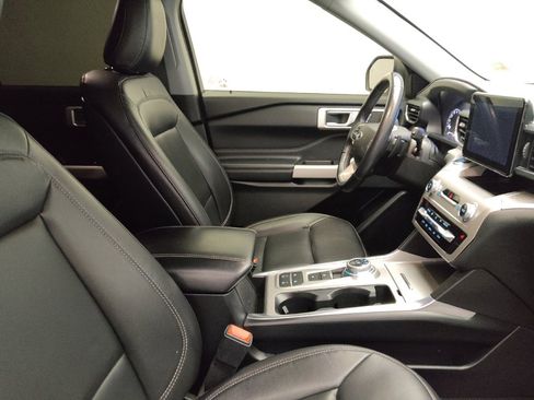 Used 2020 Ford Explorer XLT w/ Equipment Group 202A RWD image 21