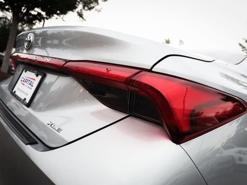Used 2020 Toyota Avalon XLE w/ Moonroof Package FWD image 15