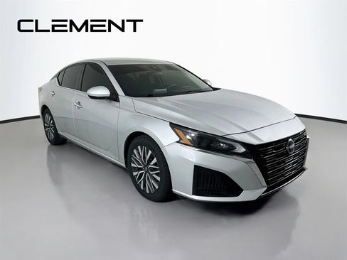Used 2023 Nissan Altima 2.5 SV FWD image 5