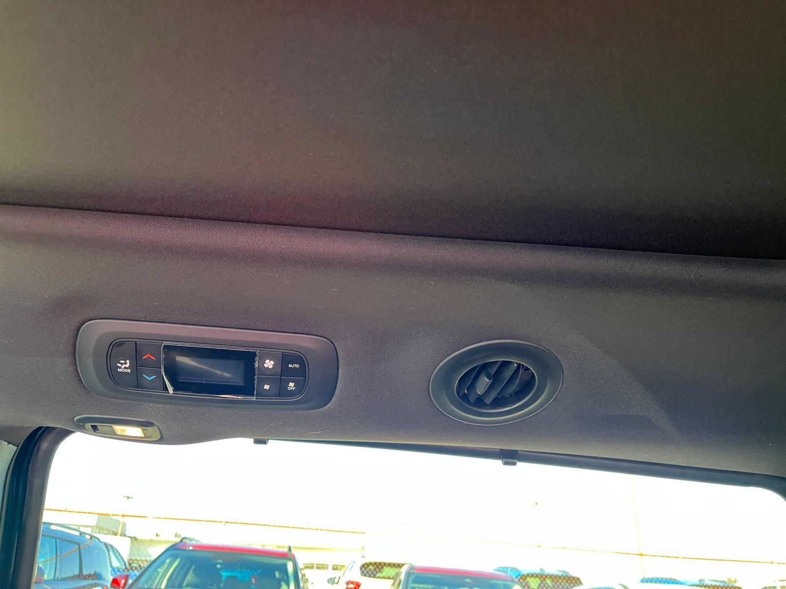Used 2025 Chrysler Pacifica Limited FWD image 25