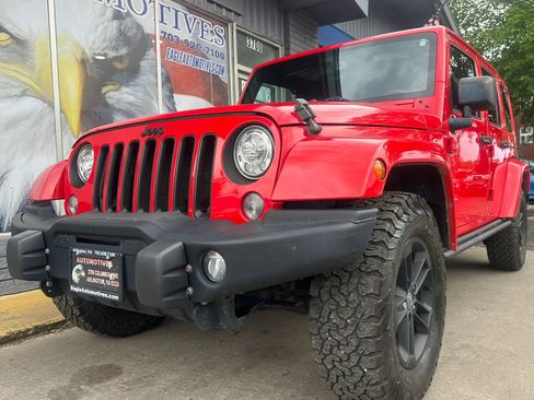 Used 2017 Jeep Wrangler Unlimited Sahara AWD/4WD image 7
