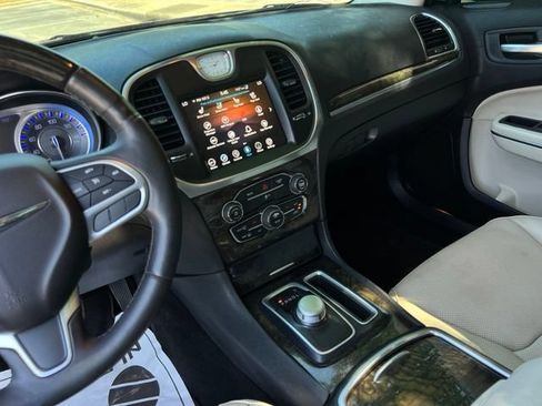 Used 2018 Chrysler 300 Limited AWD/4WD image 37