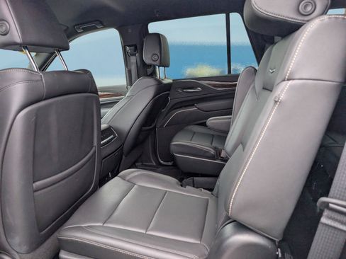 Used 2023 Cadillac Escalade Luxury AWD/4WD image 15