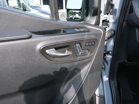 Used 2025 Mercedes-Benz Sprinter 2500 image 7