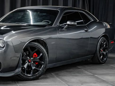 Used 2017 Dodge Challenger R/T RWD image 6