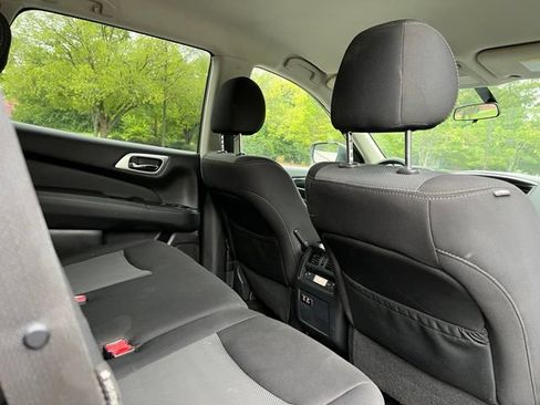 Used 2020 Nissan Pathfinder S AWD/4WD image 17