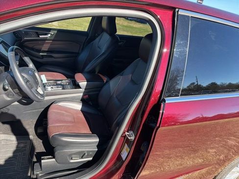 Used 2020 Ford Edge Titanium w/ Equipment Group 301A image 5