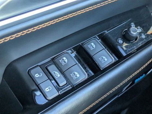 Used 2023 Jeep Grand Wagoneer Series III AWD/4WD image 20