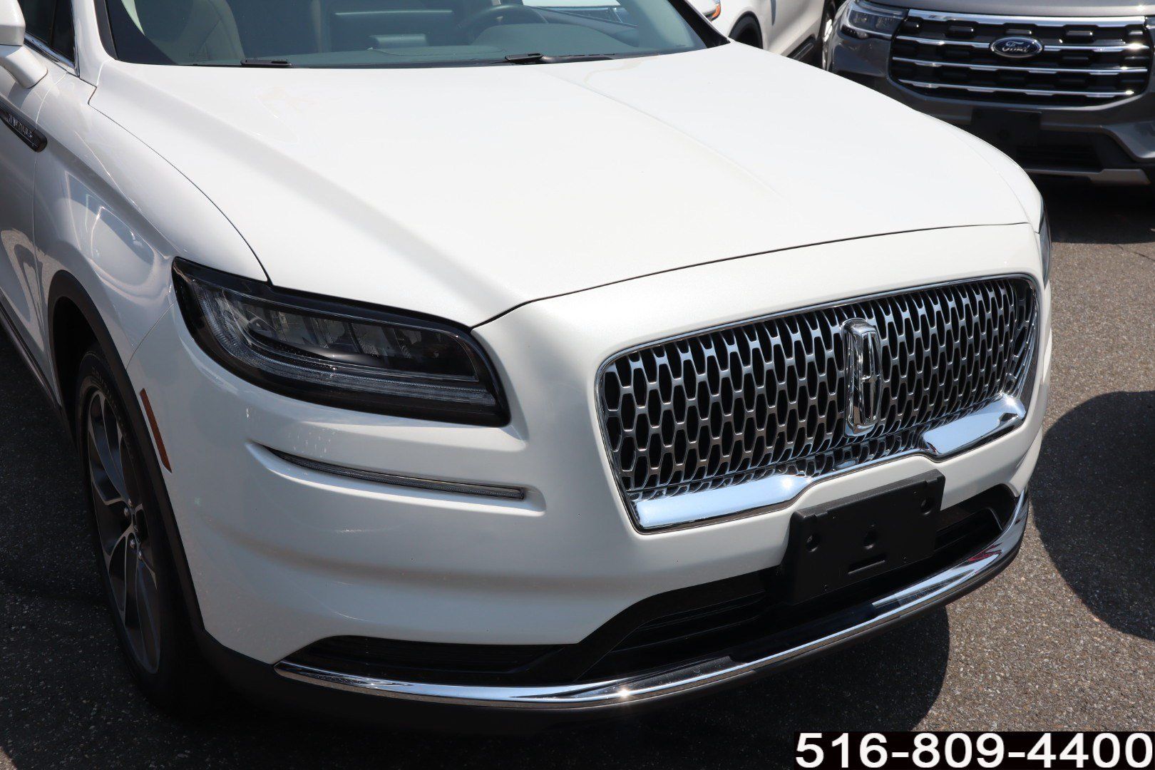 Used 2023 Lincoln Nautilus Reserve AWD/4WD image 2