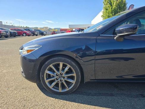 Used 2018 MAZDA MAZDA3 Grand Touring w/ Premium Equipment Package FWD image 6