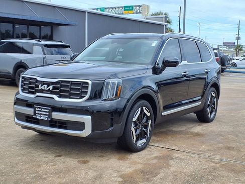 Certified 2025 Kia Telluride S FWD image 3