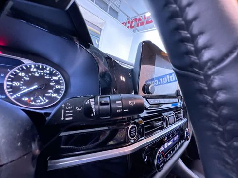Used 2022 Nissan Pathfinder SV AWD/4WD image 19