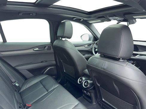 Used 2023 Alfa Romeo Stelvio Ti image 49