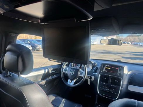 Used 2014 Dodge Grand Caravan R/T image 24