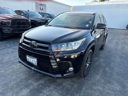 Used 2018 Toyota Highlander SE FWD image 1
