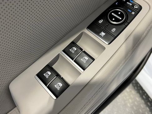 Used 2018 Genesis G80 3.8 image 27