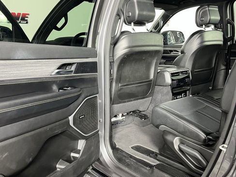 Used 2024 Jeep Wagoneer Series II w/ Flexible Seating Group image 25