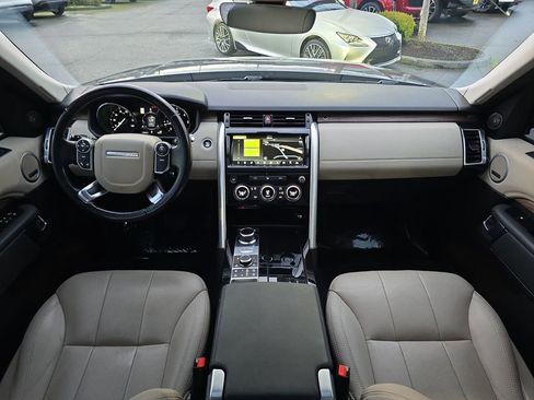 Used 2017 Land Rover Discovery HSE image 24