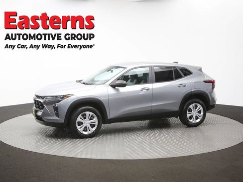 Used 2024 Chevrolet Trax LS w/ Driver Confidence Package FWD image 52