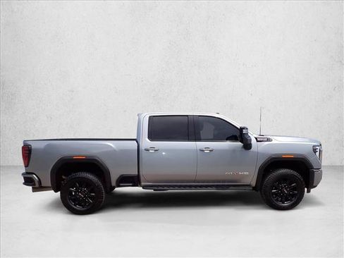 Used 2025 GMC Sierra 2500 AT4 w/ AT4 Premium Plus Package AWD/4WD image 5