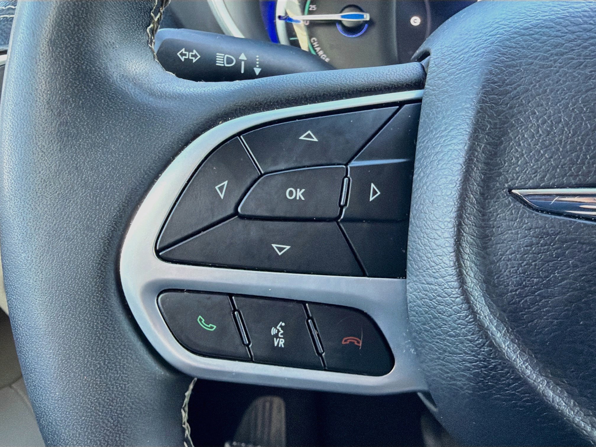 Used 2024 Chrysler Pacifica Limited FWD image 37