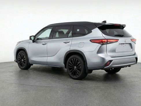 Used 2025 Toyota Highlander XSE AWD/4WD image 6