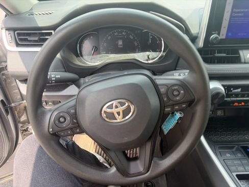 Used 2024 Toyota RAV4 LE AWD/4WD image 10