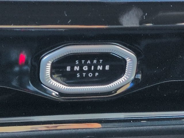 New 2027 Jeep Grand Cherokee Altitude RWD image 32