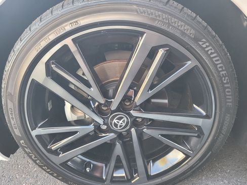 Used 2025 Toyota Camry XSE FWD image 9
