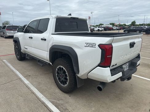 Certified 2024 Toyota Tacoma TRD Off-Road w/ TRD Off Road Upgrade Package AWD/4WD image 5