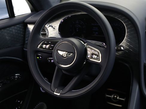 New 2025 Bentley Bentayga image 37