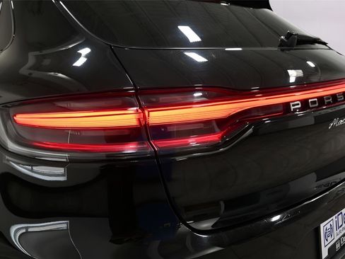 Used 2019 Porsche Macan S AWD/4WD image 32