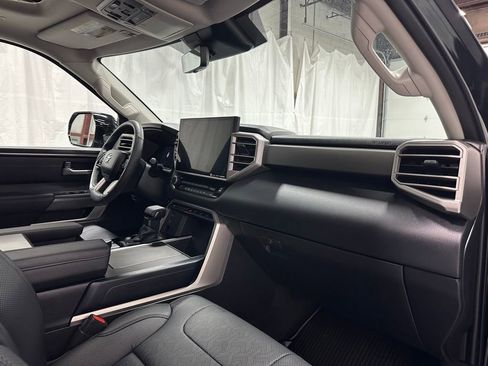 Used 2024 Toyota Sequoia SR5 w/ SR5 Premium Package AWD/4WD image 63