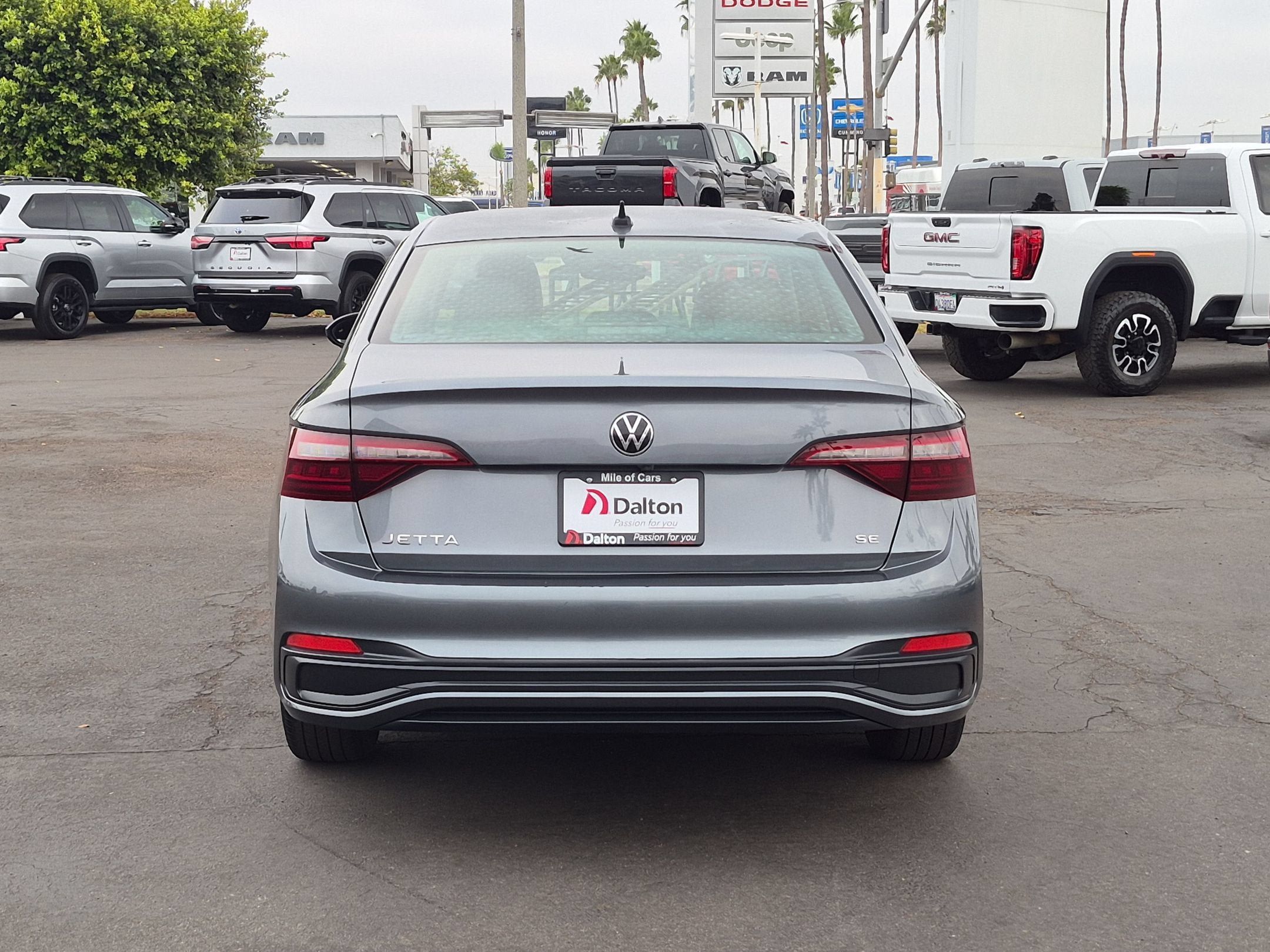 Used 2024 Volkswagen Jetta SE FWD image 7