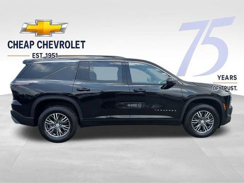 Used 2024 Chevrolet Traverse LT FWD image 6