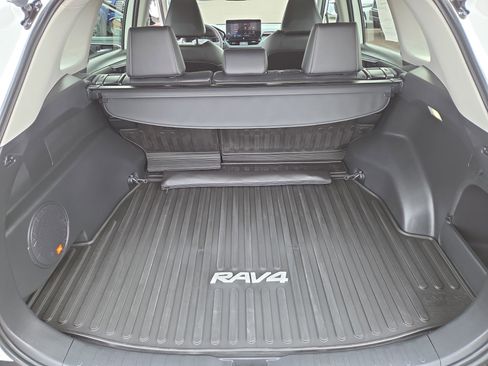 Used 2023 Toyota RAV4 XLE Premium image 31