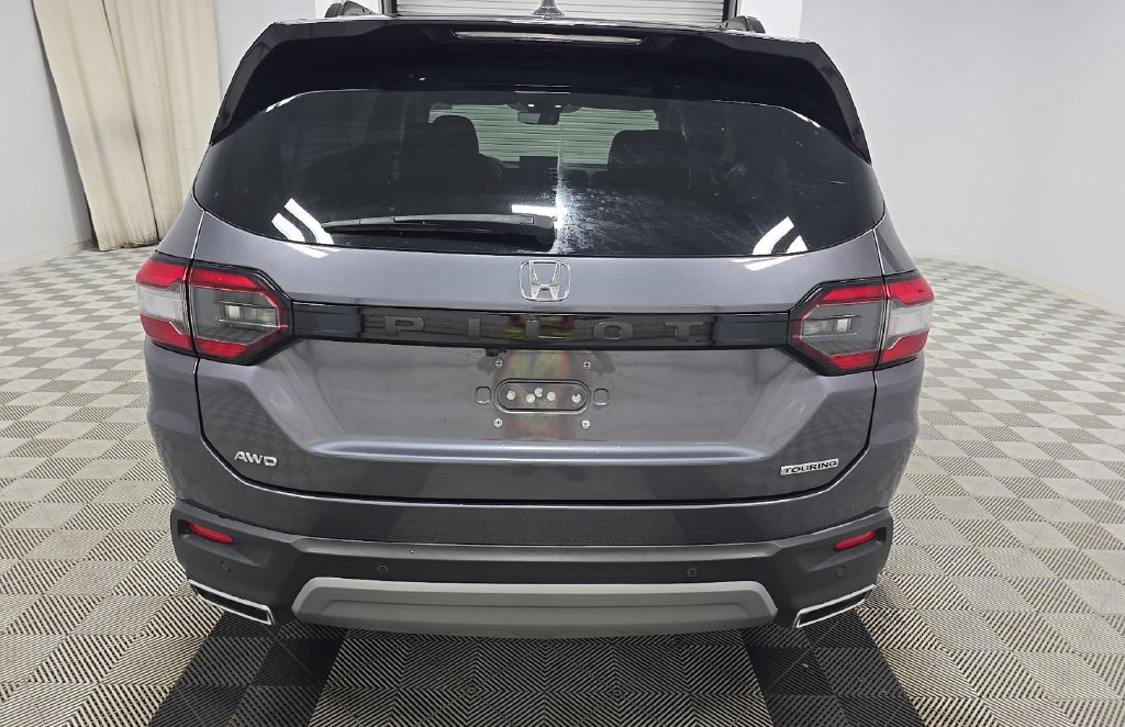 Used 2024 Honda Pilot Touring image 5